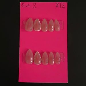 Aura Pearls Press-on Nails